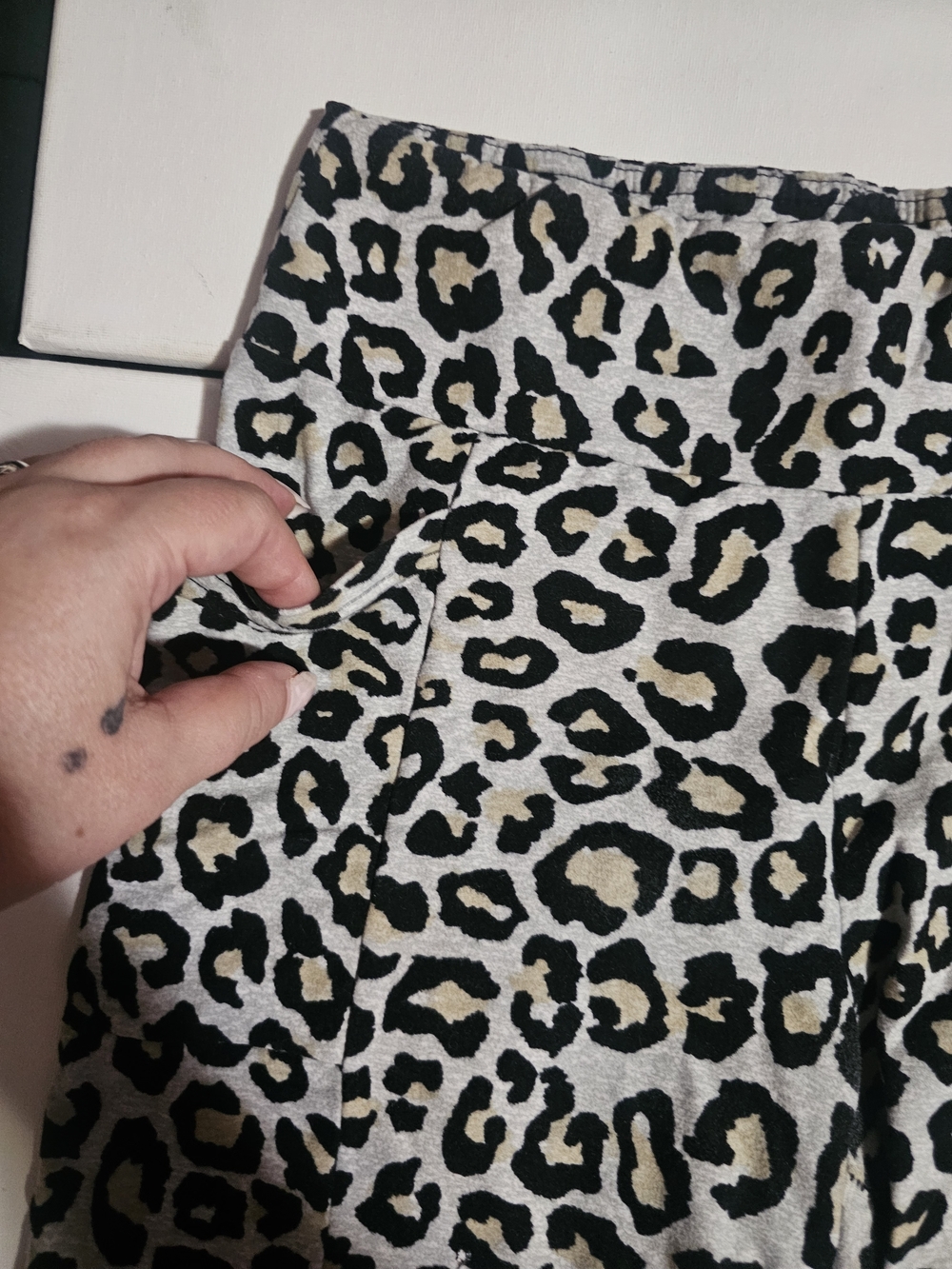 🩷 Leopard Print Women’s Stretch Shorts - Biker Shorts - Picture 2 of 3